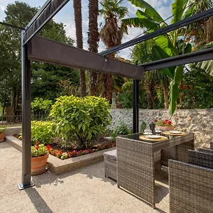Clara Apartman Lovran