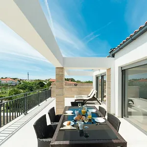 Mirakul Apartman Vir